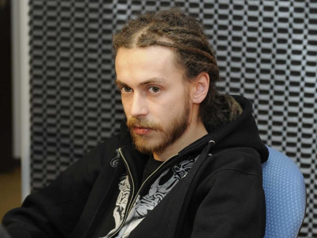 Децл – історія життя, творчості та впливу на покоління децл